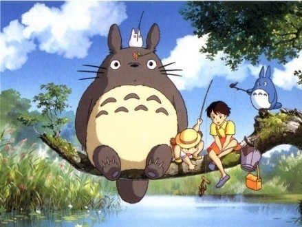 和《萤火虫之墓》同个时期的,宫崎骏的动画大部分都治愈系,龙猫