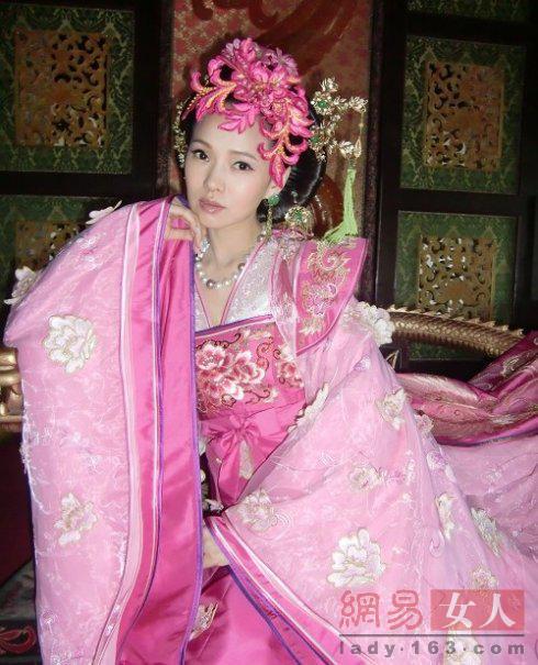 安以轩演的白骨精,这头饰真的不是拆钢丝球做成的吗?